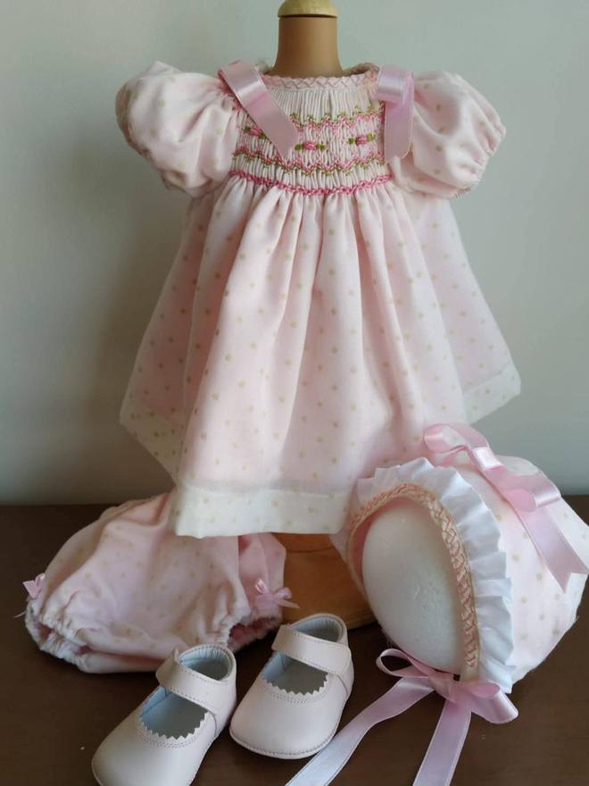 Vestido para bebe reborn.jpg