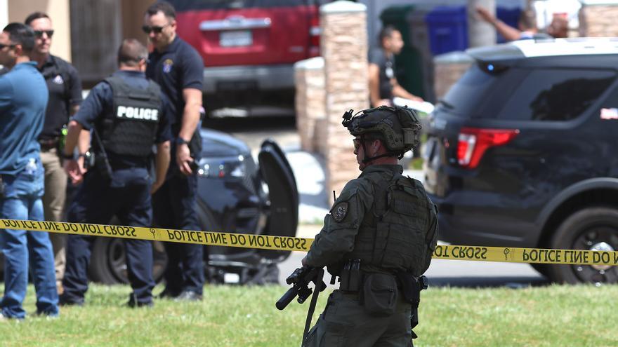 Al menos tres víctimas y dos sospechosos muertos en un tiroteo en una mezquita de San Diego