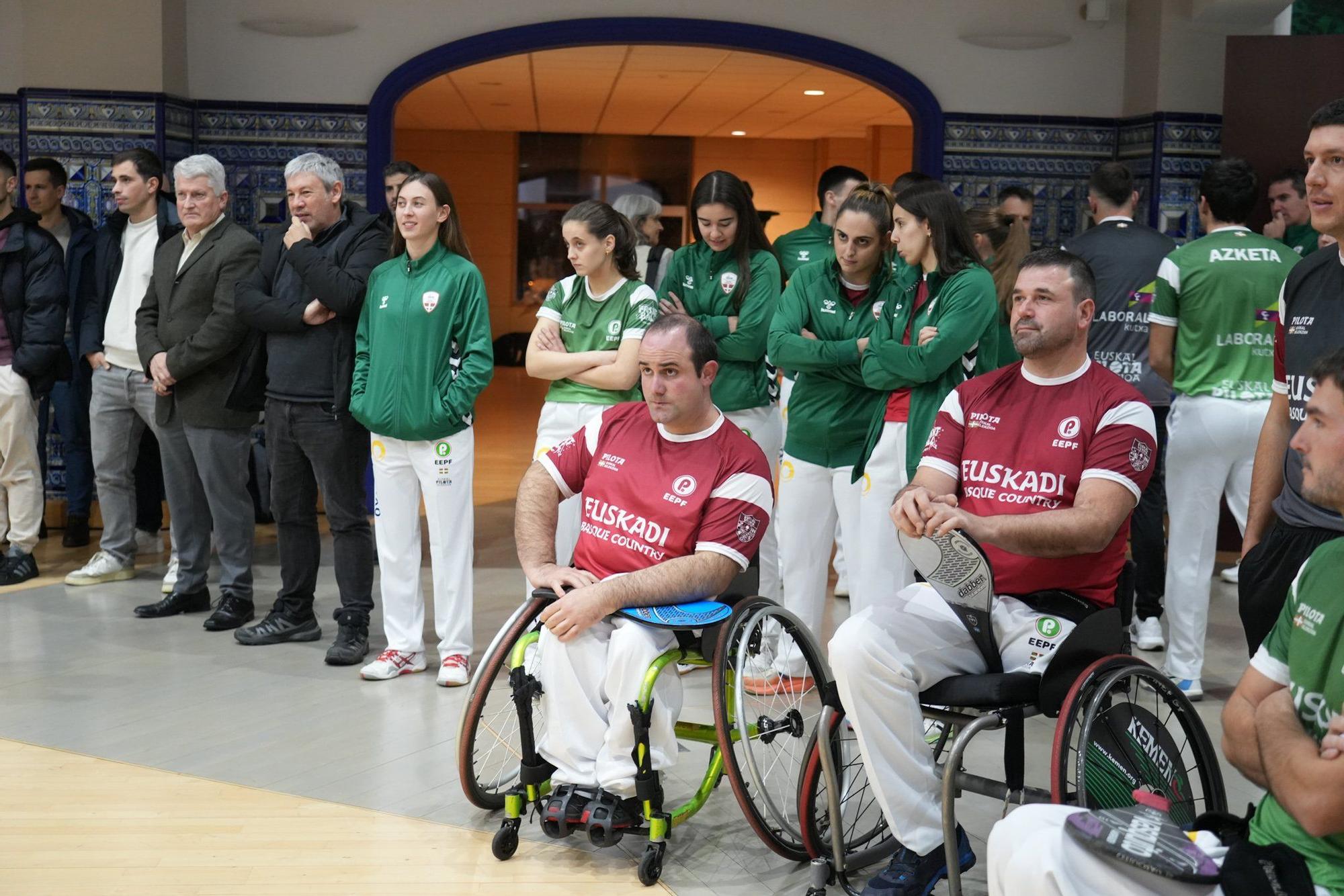 La Federación de Euskadi presenta a los pelotaris de Euskal Selekzioa que competirán en la Liga de Naciones de 36 metros en Bilbao.