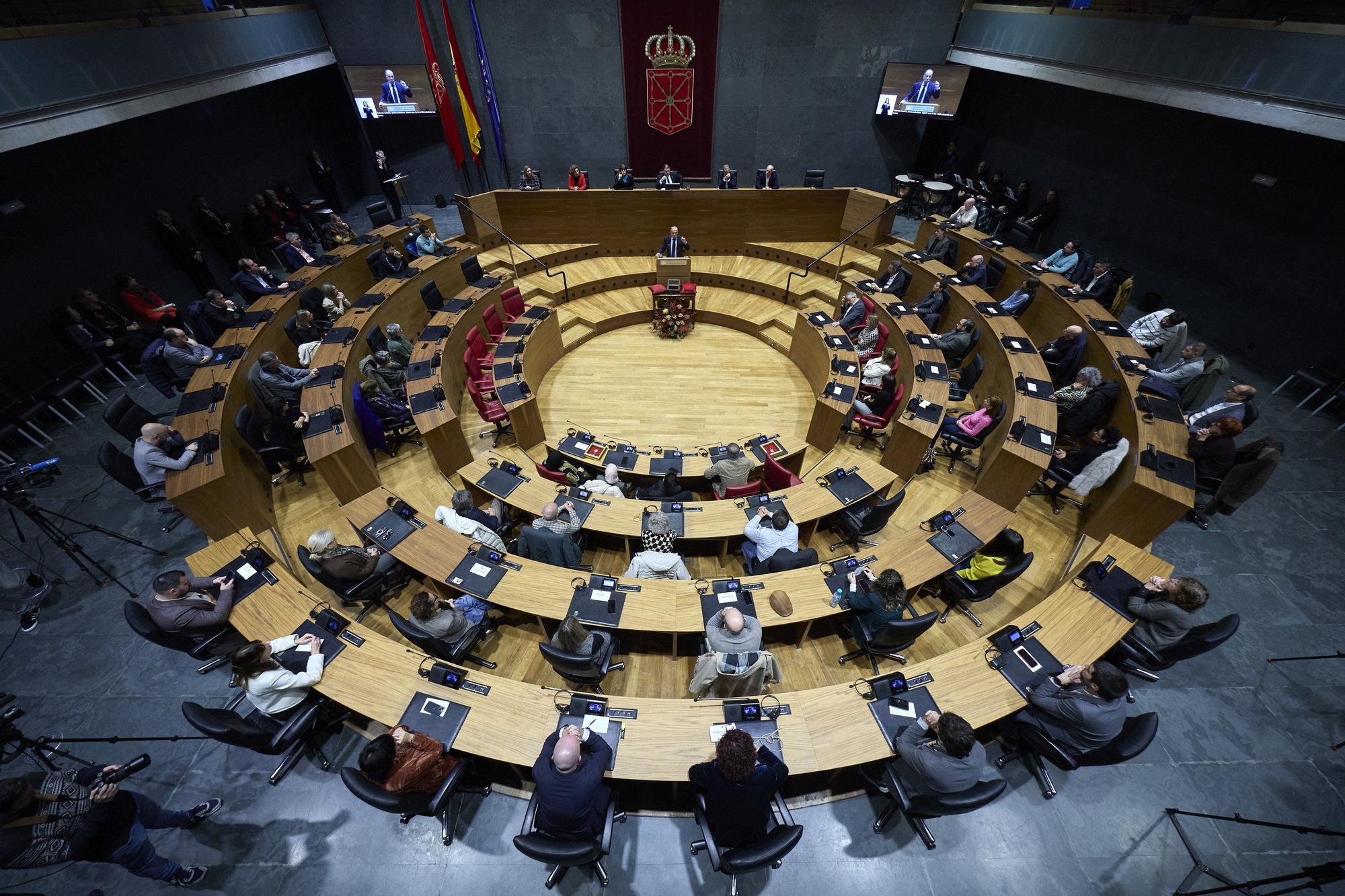 Fotos de la entrega de la Medalla de Oro del Parlamento de Navarra, un "premio a la dignidad del pueblo palestino"