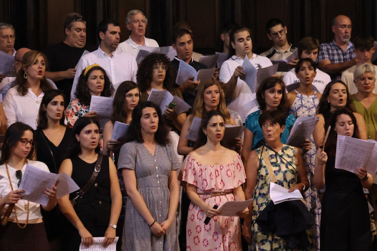 La misa de La Salve, en imágenes