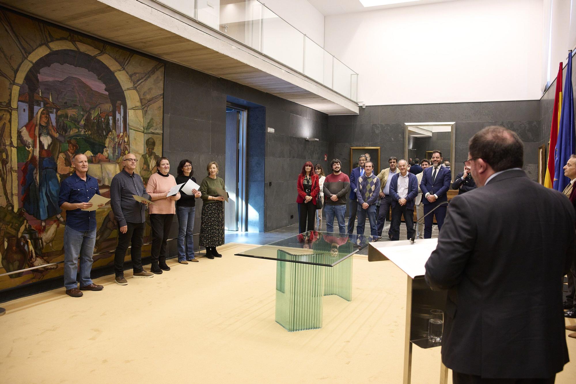 Homenaje a los funcionarios jubilados del Parlamento de Navarra
