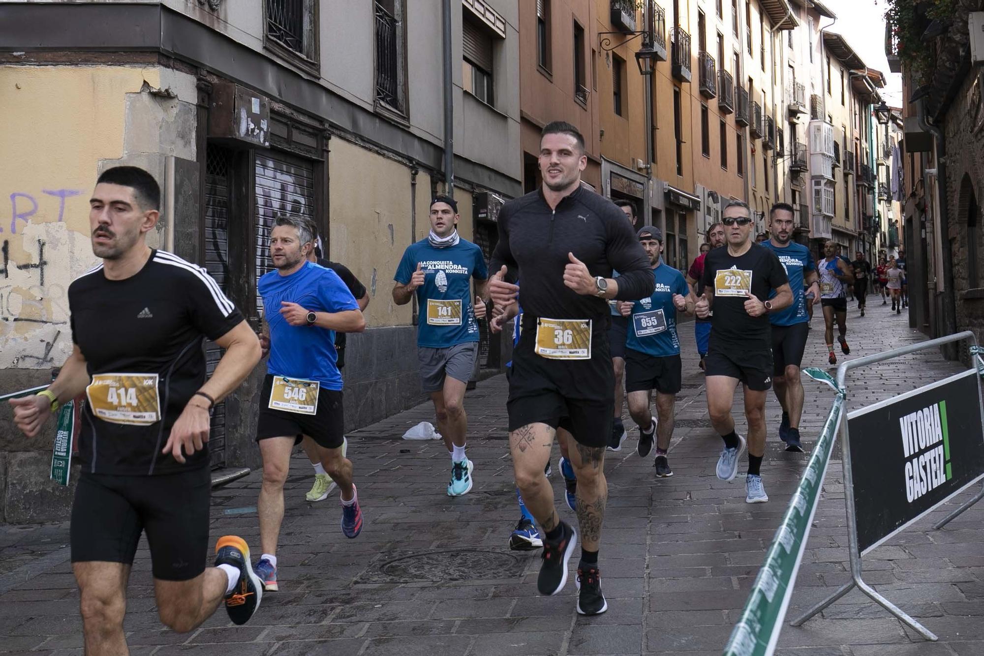 En imágenes: Miles de personas participan en La Conquista de la Almendra
