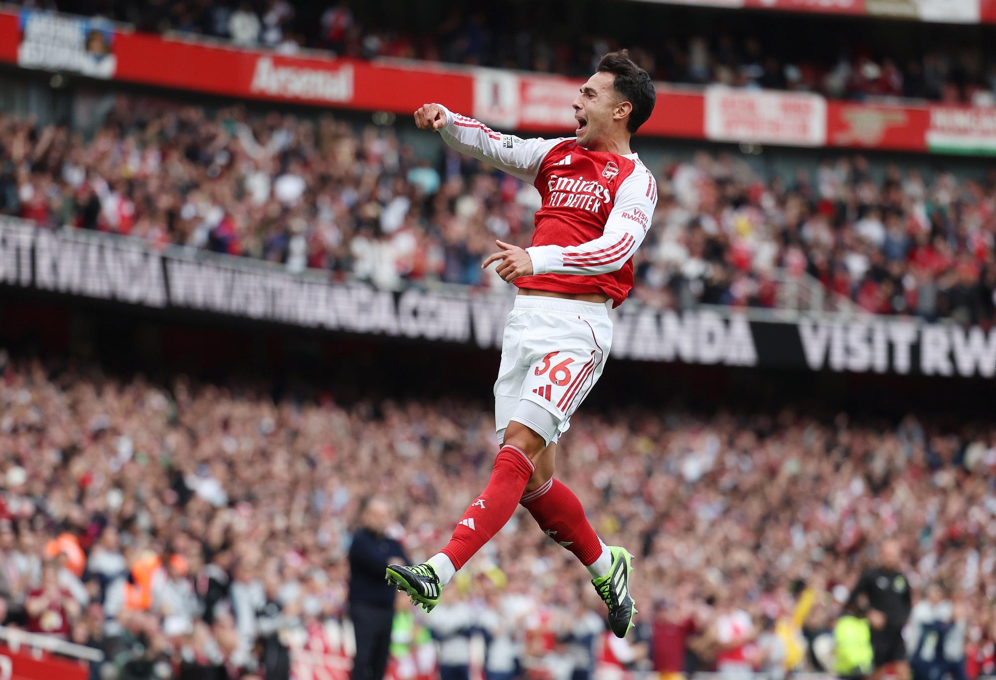 En imágenes: El Arsenal gana con un doblete de Zubimendi y avisa al Athletic