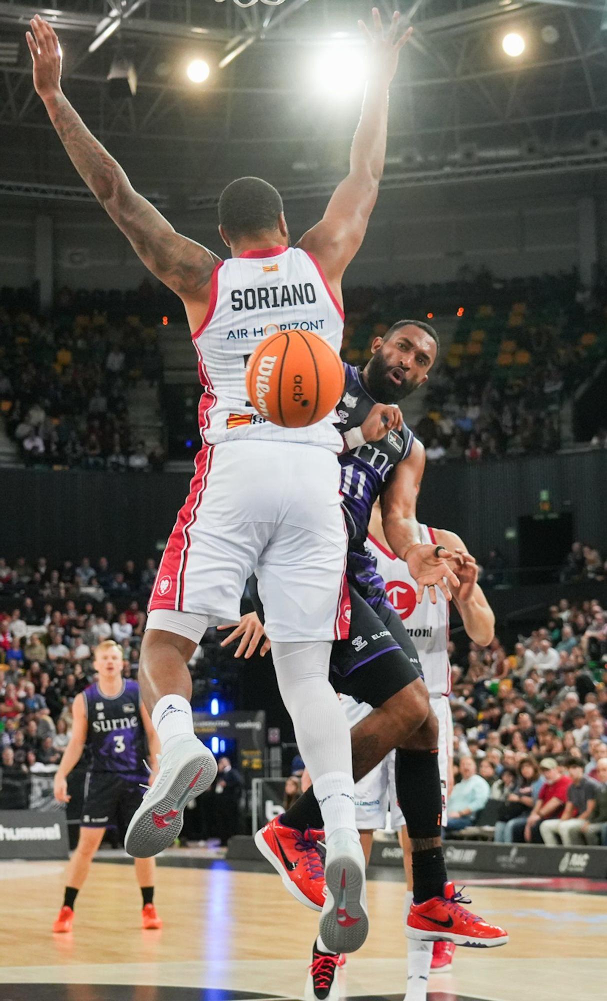 En imágenes: el Surne Bilbao Basket arrolla sin piedad al Zaragoza