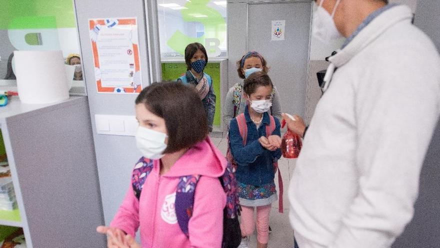 Los pediatras abogan por no flexibilizar el protocolo ante el covid en los colegios