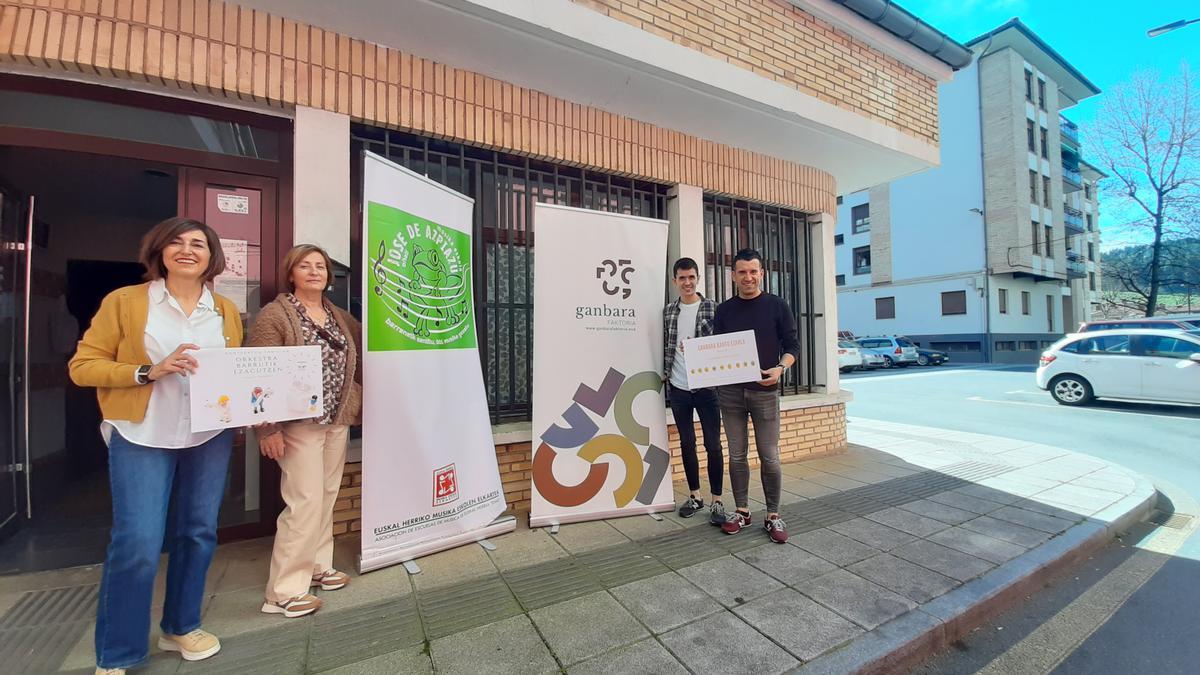 Arantzazu Bikuña, Arantza Iturrioz, Aitor Garitano y Aitor Biain en la presentación