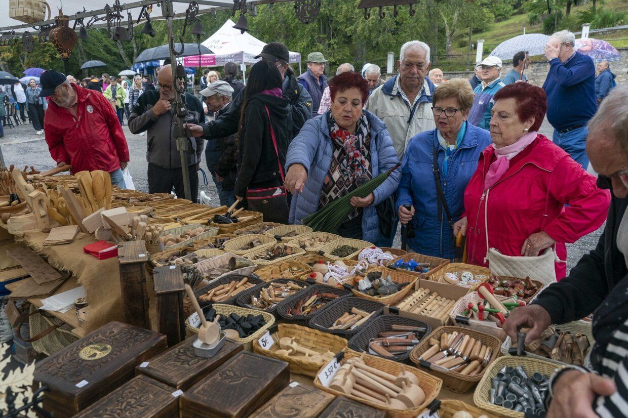 Stand de artesanía en Angosto