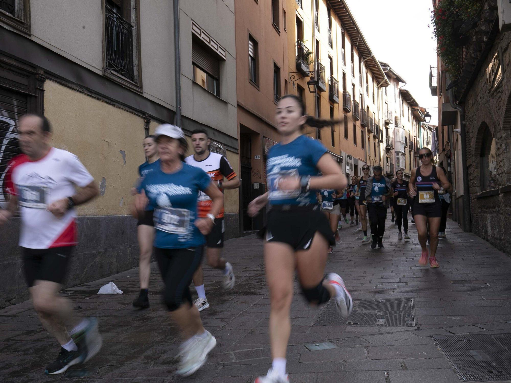 En imágenes: Miles de personas participan en La Conquista de la Almendra