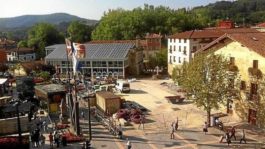 Las obras de eliminación del tramo de la antigua carretera que va a Gamiz-Fika están ya en marcha. Pronto no habrá barreras entre Matxin y Foruen plaza.
