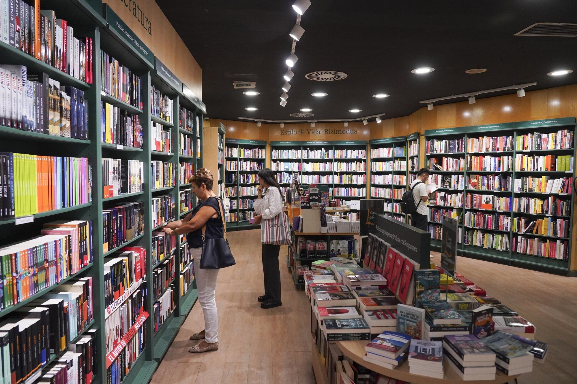 En imágenes: Así se preparan las librerías para la vuelta al cole