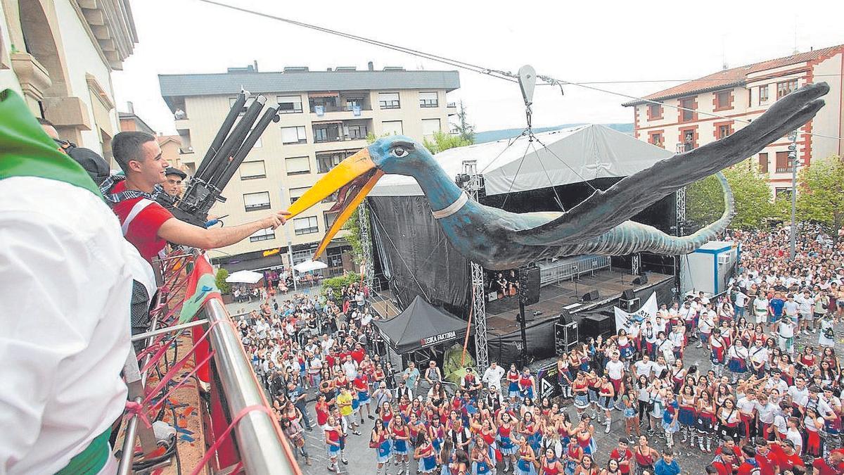Bajada de Iguarrako en las fiestas de Amurrio.