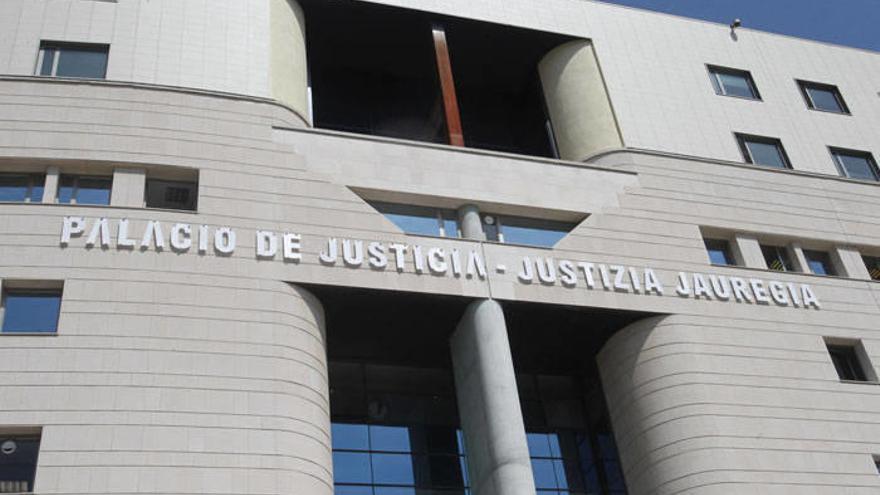 Fachada del Palacio de Justicia de Pamplona.