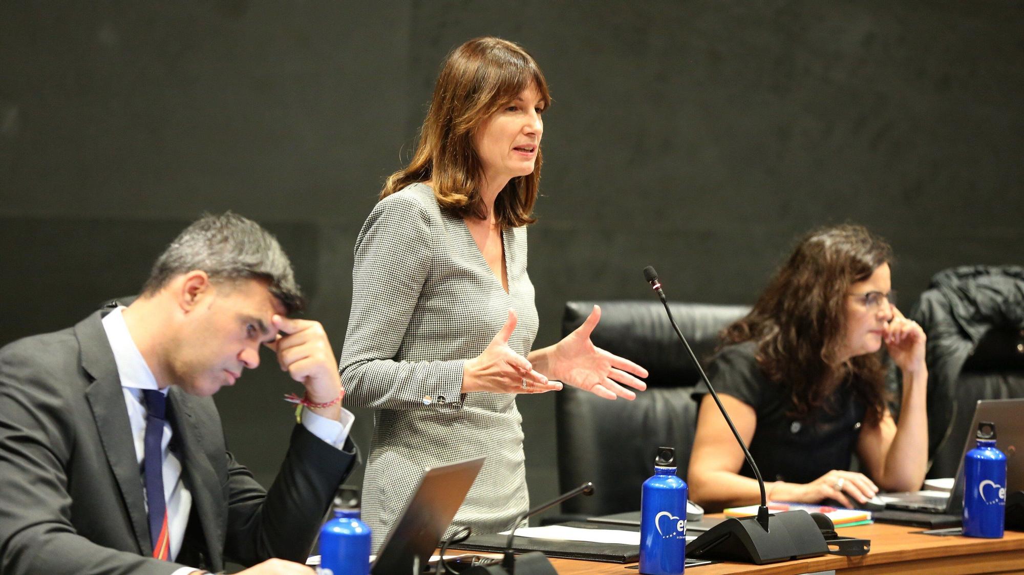 Fotos del pleno del Parlamento de Navarra del 9 de octubre