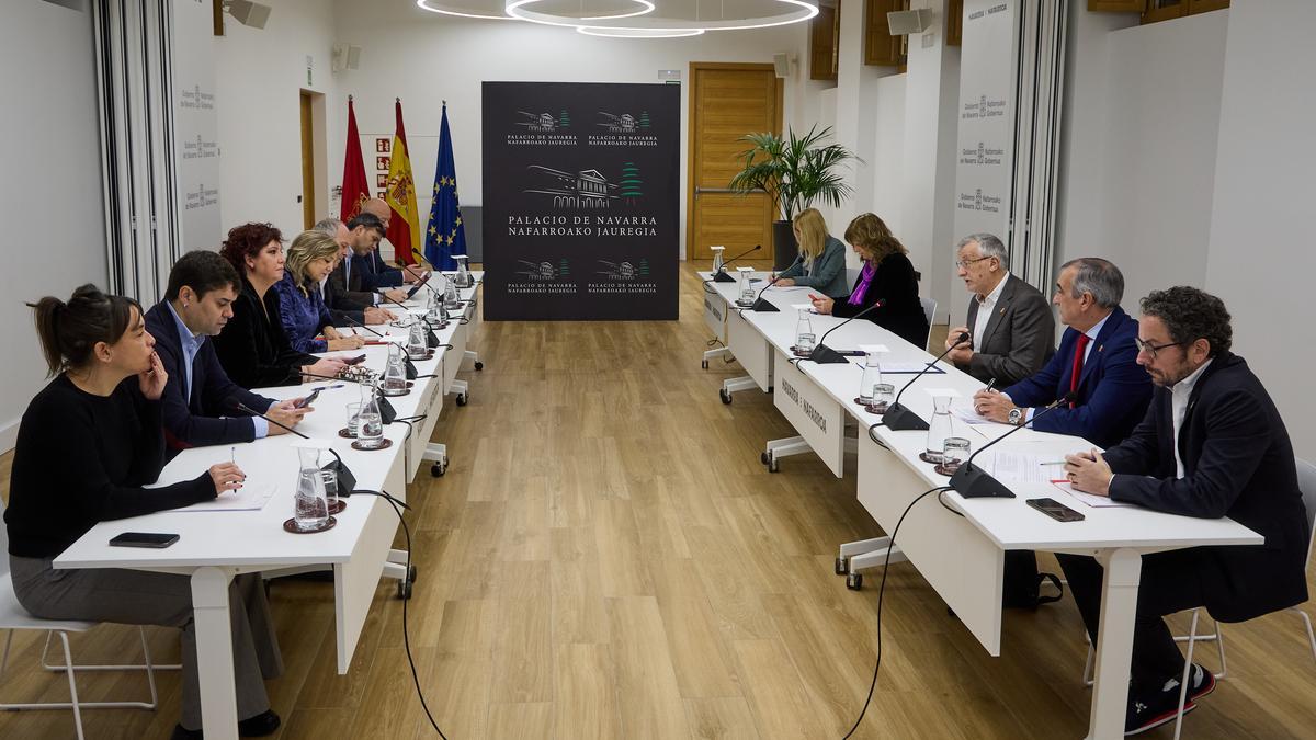 Reunión de la representación navarra de la Junta de Transferencias celebrada esta mañana en el Palacio Foral.