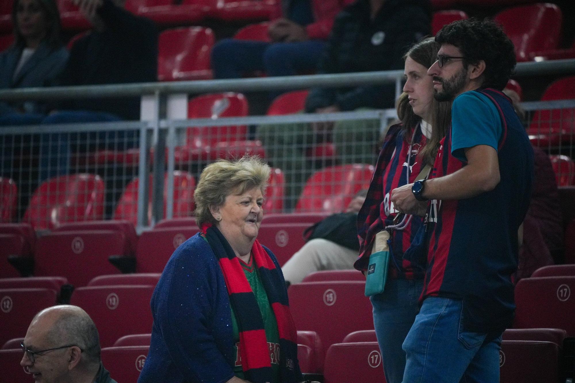 En imágenes: Ambientazo en el Baskonia - Olympiacos (¡Búscate en las fotos!)