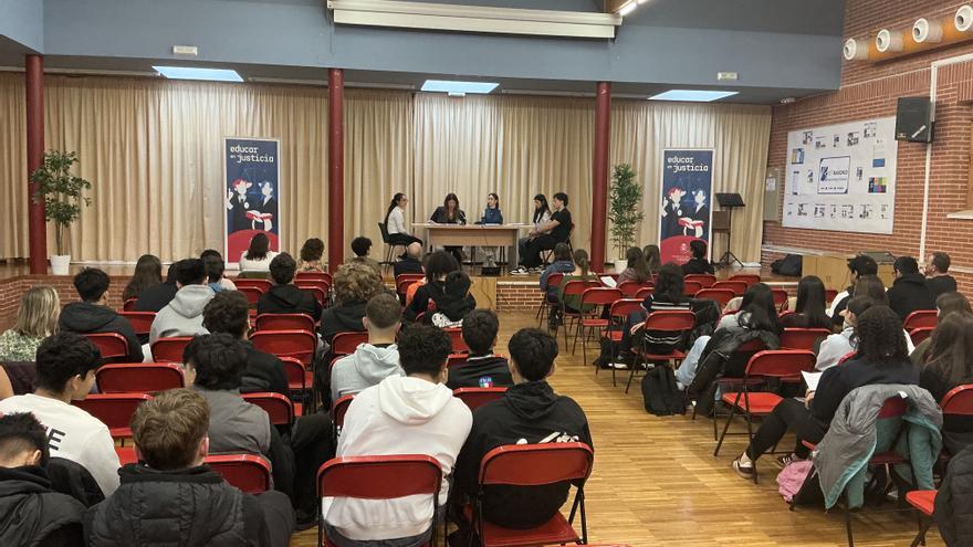 Alumnos del IES Basoko simulan un juicio real en el programa Educar en Justicia