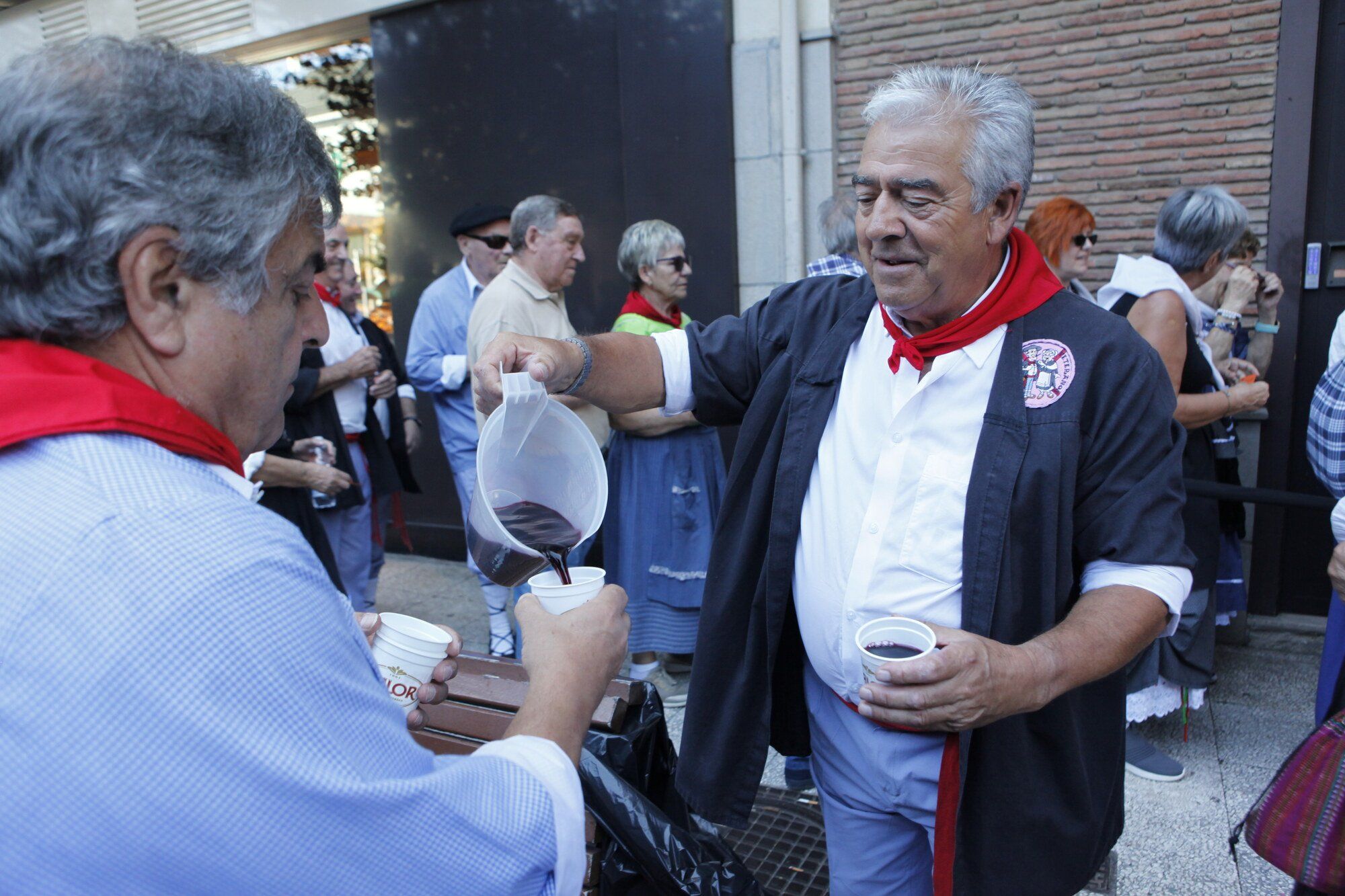 Los blusas y neskas veteranos ya disfrutan de su día en La Blanca