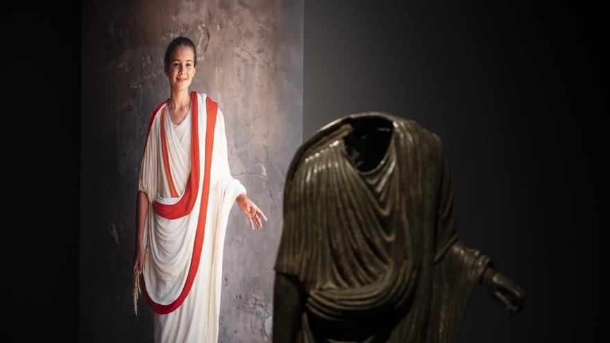 Expertos confirman que la estatua togada de Pompelo representa a una niña romana
