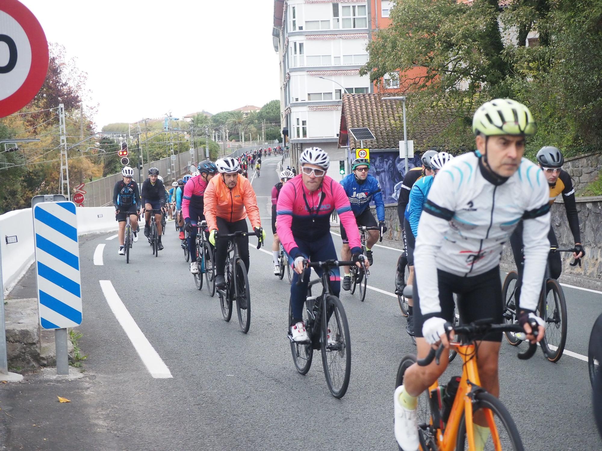 Fiesta ciclista en Deba