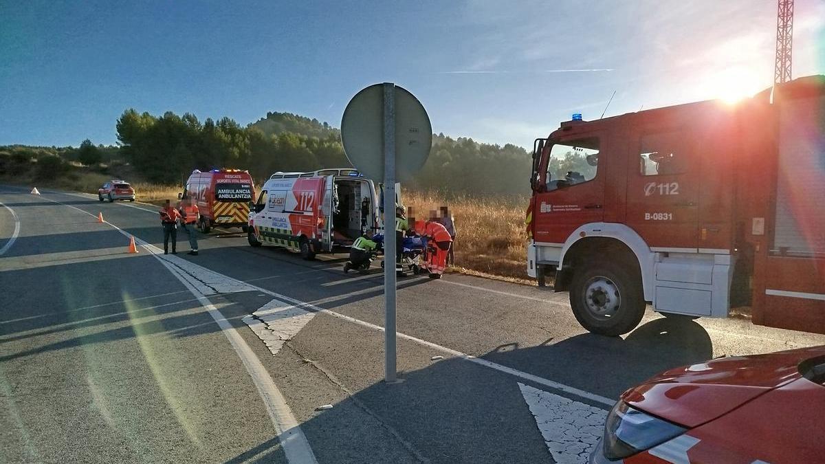 Imagen de la atención a los ocupantes del vehículo siniestrado