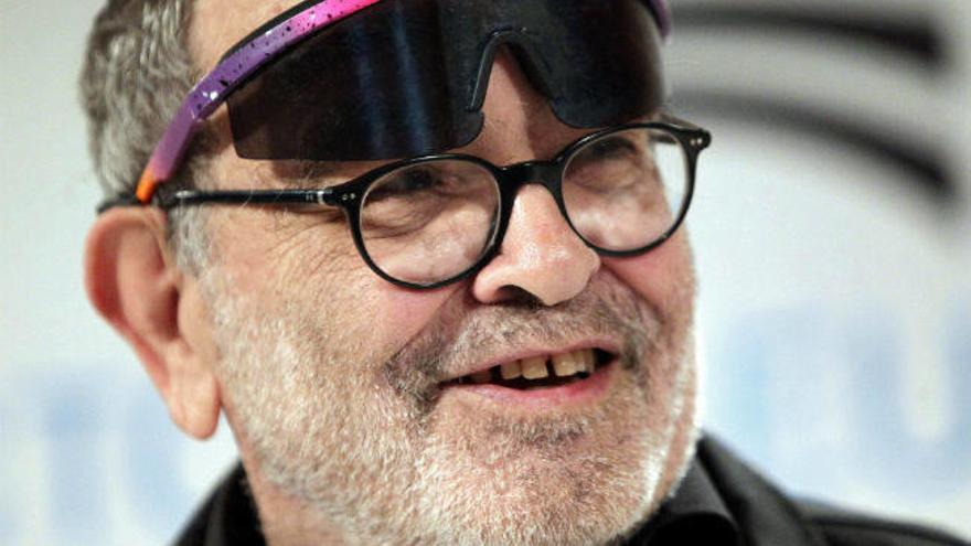 Fernando Arrabal, ingresado en un  hospital de París por un infarto cerebral