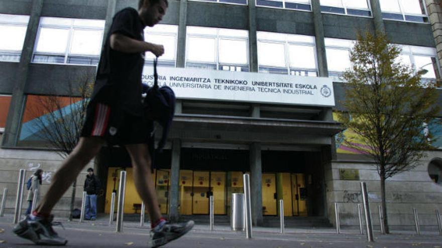 El derribo de la Escuela de Peritos comenzará  el lunes con su vaciado