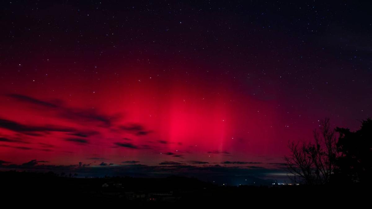 Una aurora boreal desde el observatorio astronómico de Castelltallat (Cataluña)