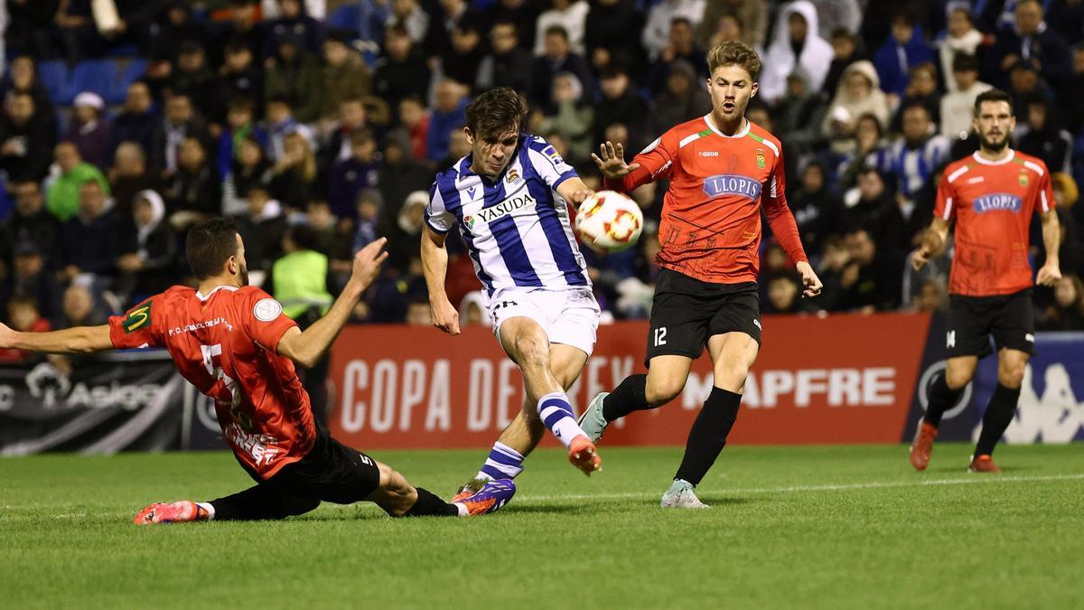 Pablo Marín ensaya el lanzamiento durante el Jove Español-Real de la pasada temporada. Pablo Marín ensaya el lanzamiento durante el Jove Español-Real de la pasada temporada.