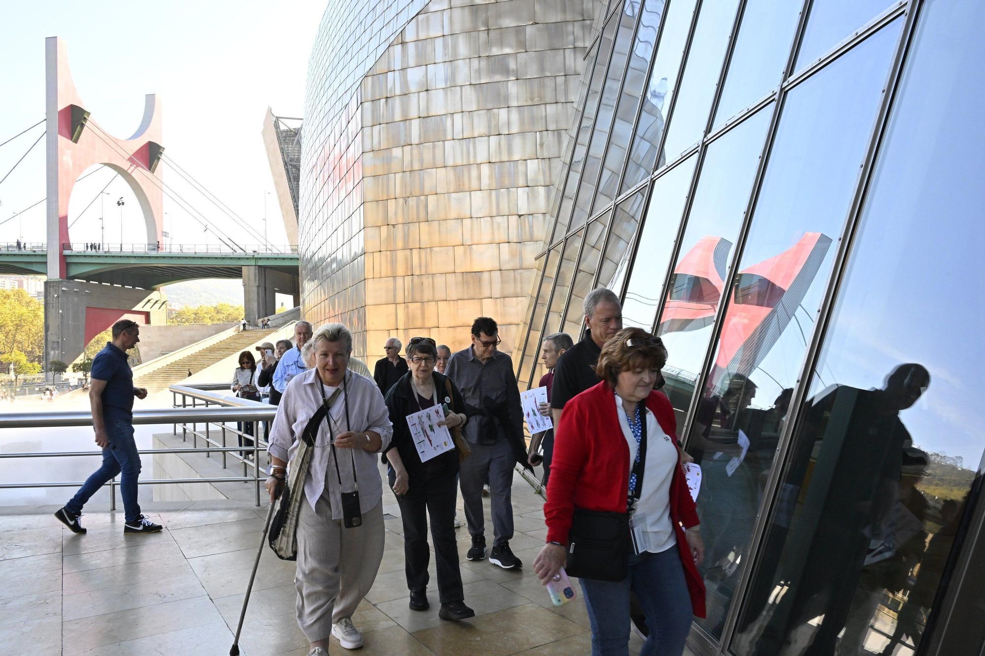 El Museo Guggenheim acoge a miles de visitantes en su 28º cumpleaños