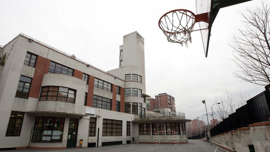 Clases en el pasillo por el calor en Bilbao