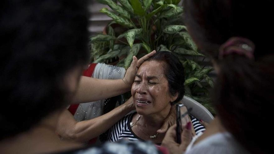 Mercedes Zapata llora hoy, jueves 31 de mayo de 2018, en el velorio de su hijo, asesinado de un tiro en la cabeza durante la marcha convocada ayer con motivo del Día de las Madres, en Managua (Nicaragua). La desola
