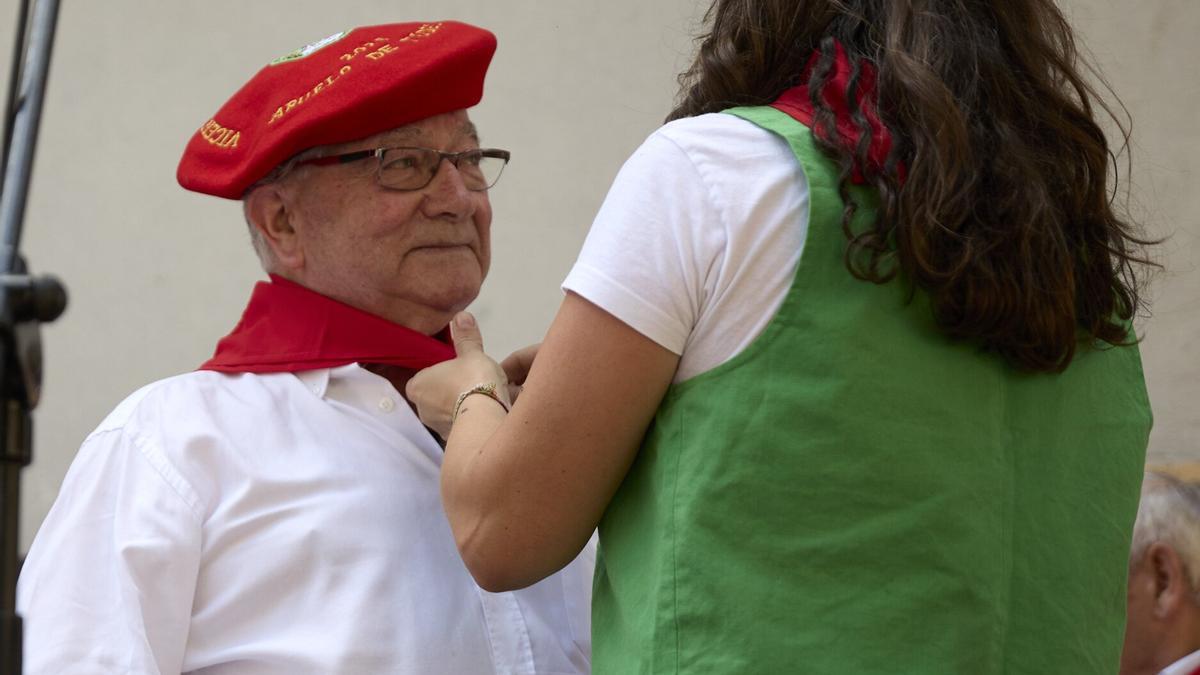 Vicente Aguado, recibiendo el homenaje. Vicente Aguado, recibiendo el homenaje.