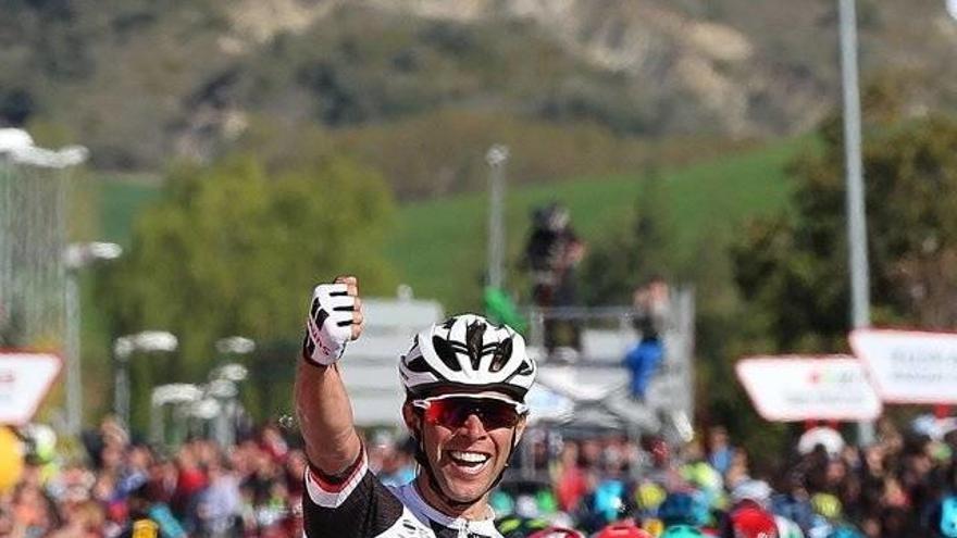 Matthews gana en Sarriguren en la Itzulia 2017.