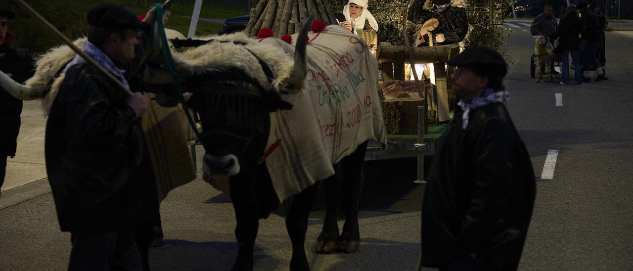 Olentzero y Mari Domingi se dejan ver por la Comarca de Pamplona
