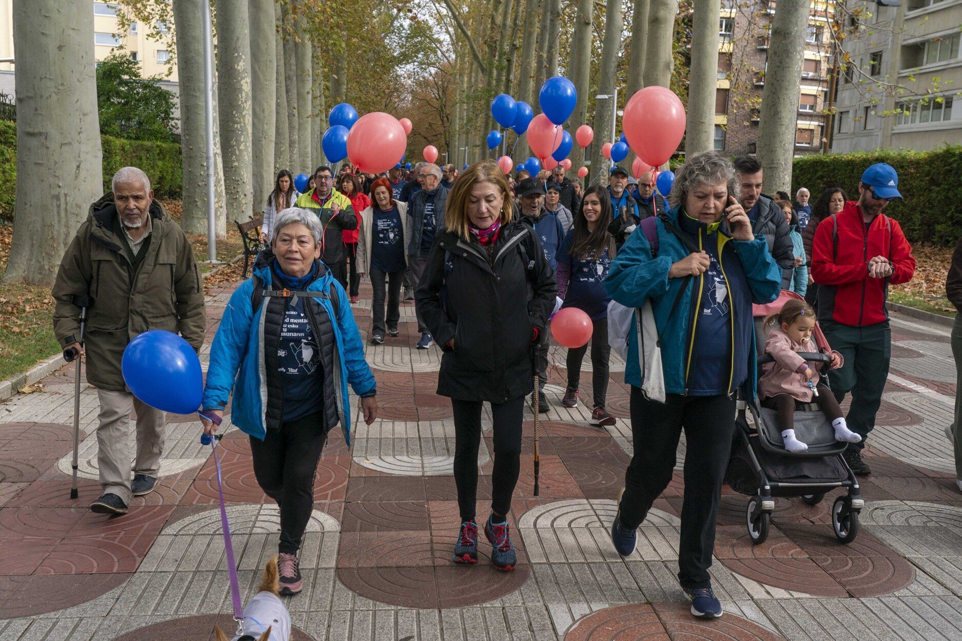 En imágenes: Así ha sido la VI Caminata Solidaria de Asafes en Vitoria por la salud mental