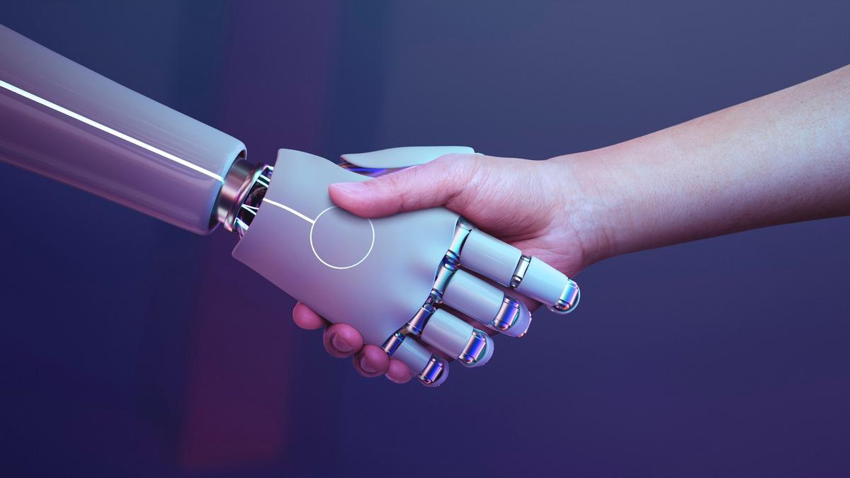 Apretón de manos entre un brazo humano y un robot.
