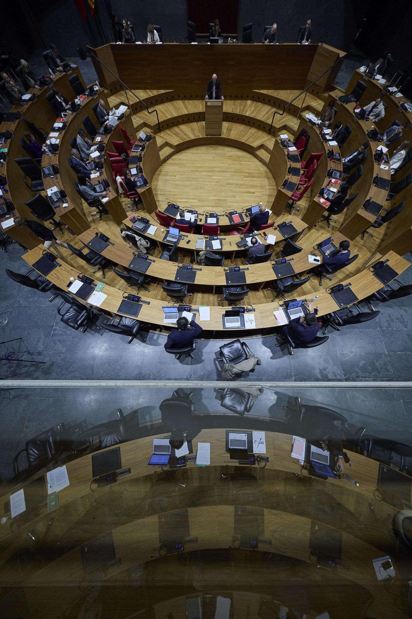 Fotos del pleno del Parlamento de Navarra del 27 de noviembre
