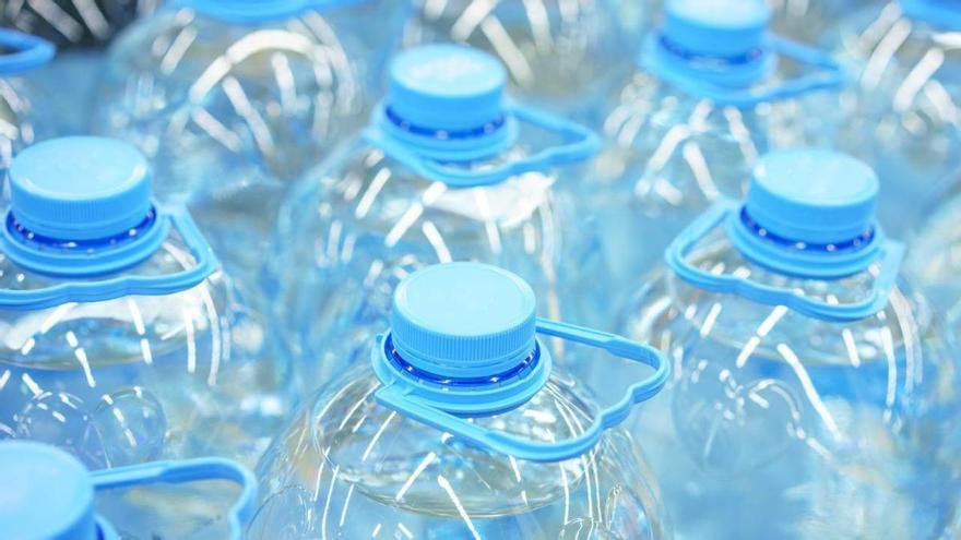 Adiós a comprar agua embotellada en el supermercado: la solución de Lidl que filtra el agua y la mantiene siempre fresca