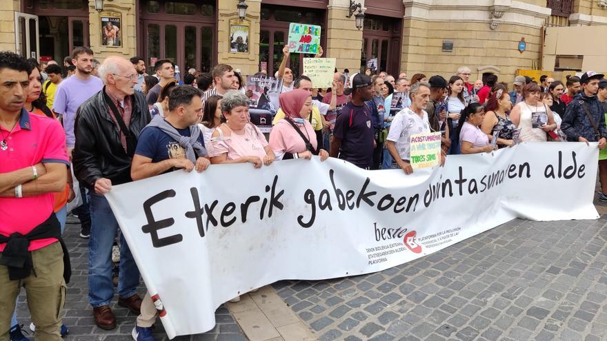 Concentración en el Teatro Arriaga a favor de personas desfavorecidas