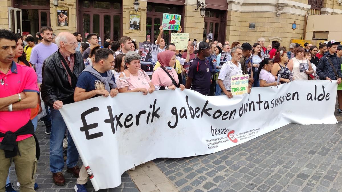 Concentración en el Teatro Arriaga a favor de personas desfavorecidas