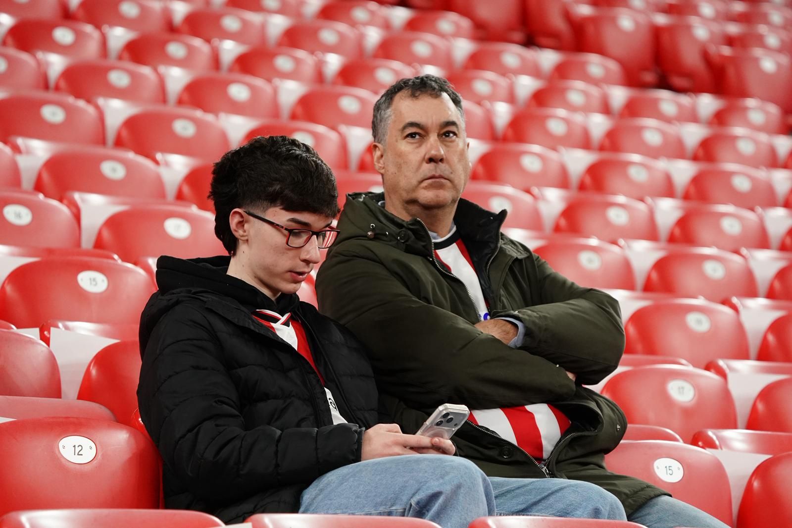 En imágenes: ¿Has estado en San Mamés viendo el Athletic-Real Oviedo? Búscate en nuestra galería de fotos