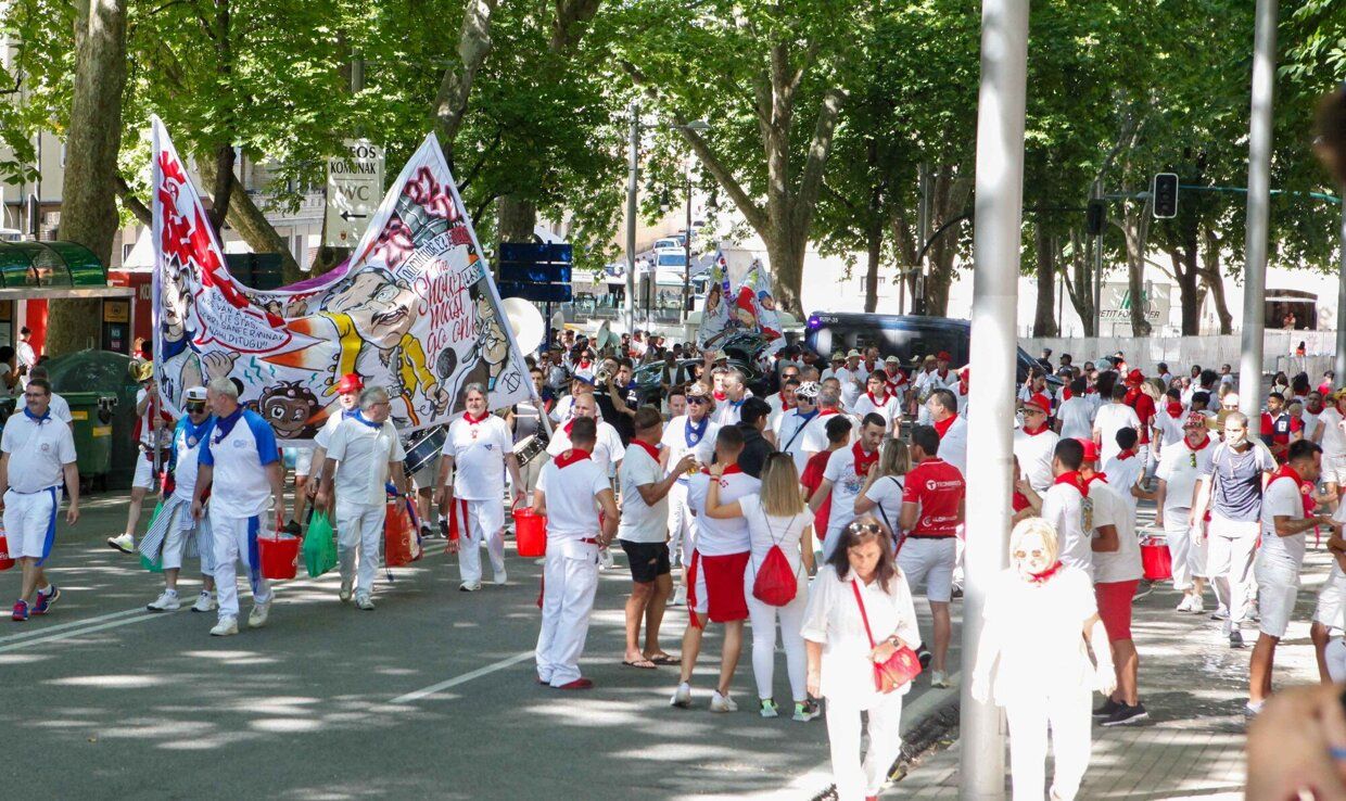 Entrada de las peñas día 10 de Julio