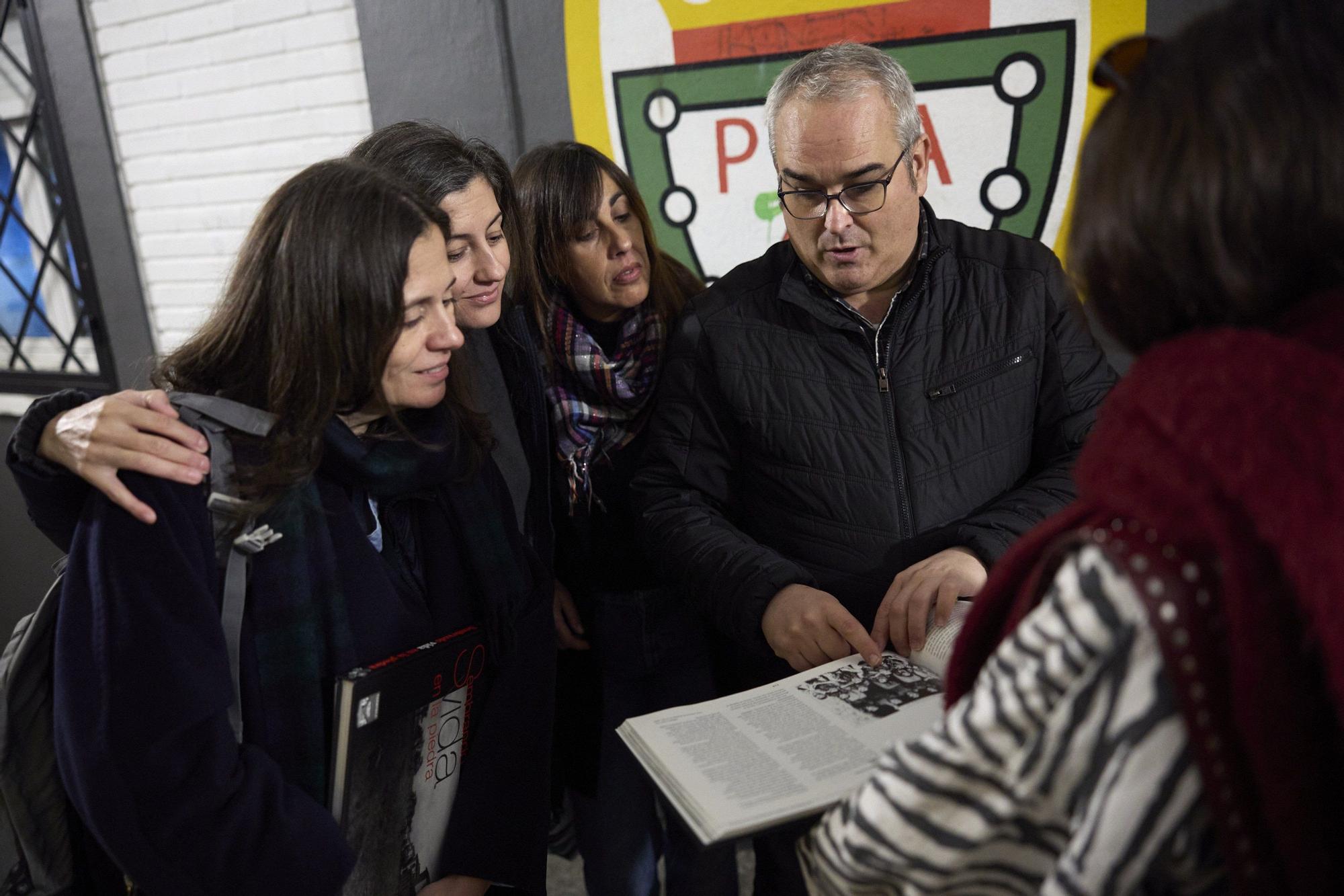 Fotos del reportaje con la familia suiza de Emiliano Iraizoz, de los primeros vecinos de la Txantrea y que leyó ante Franco en diciembre del 52.