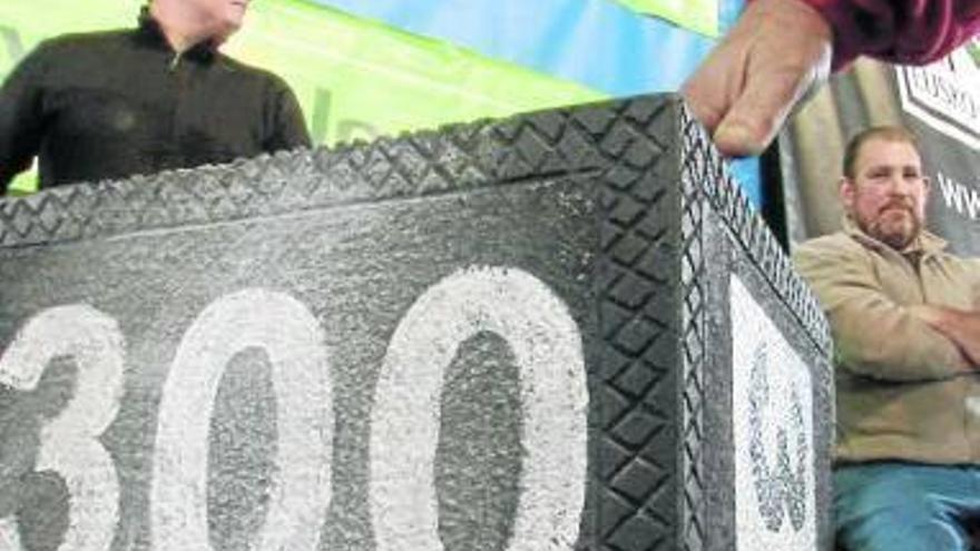 La piedra de 300 kilos, en una imagen del documental.