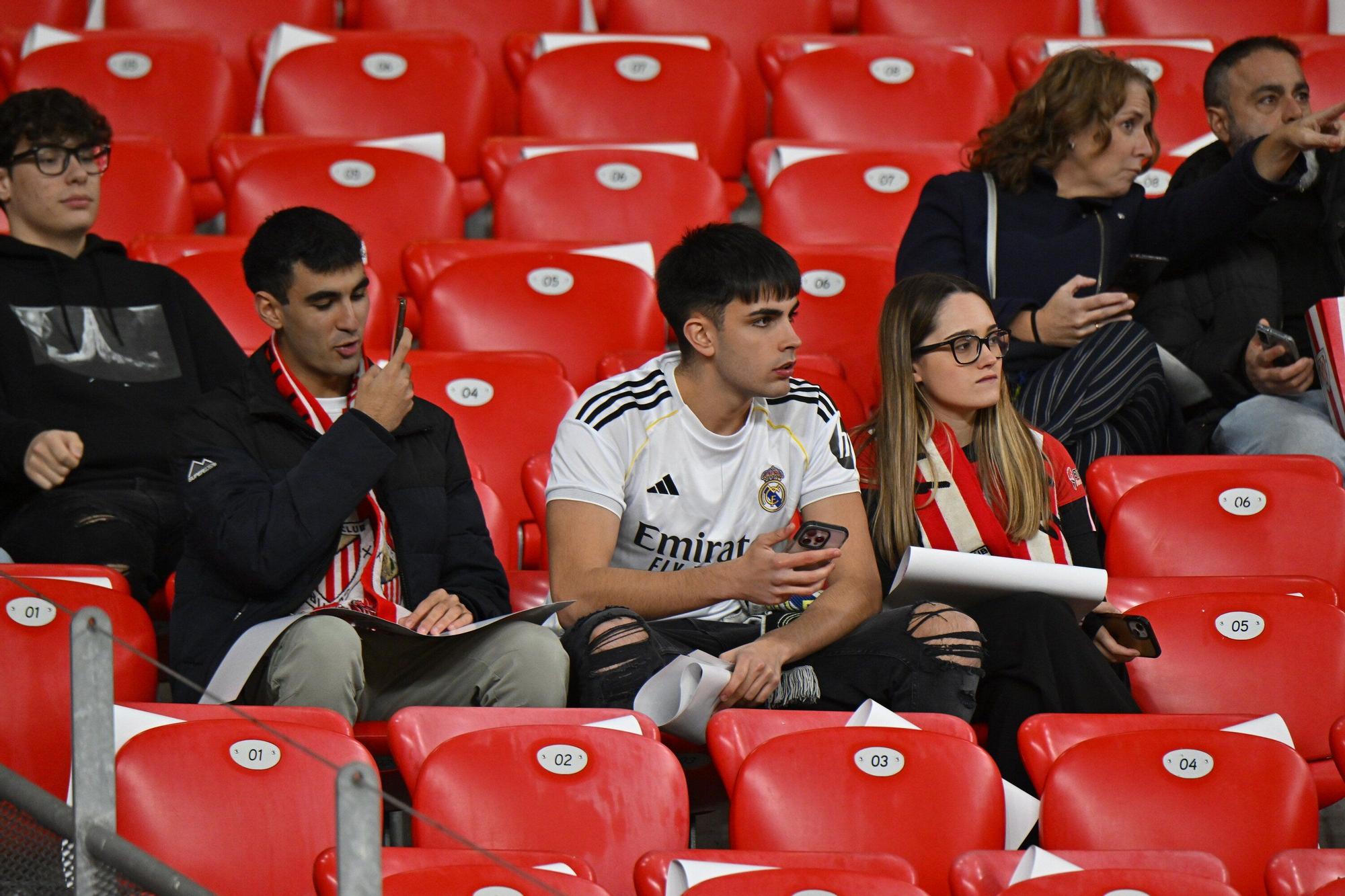 En imágenes: ¿Has estado en San Mamés viendo el Athletic-Real Oviedo? Búscate en nuestra galería de fotos
