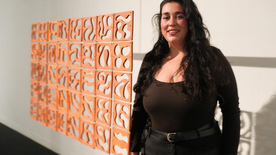 Lorena Aduna despliega en Montehermoso sus 'Cuerpos de barro en movimiento'