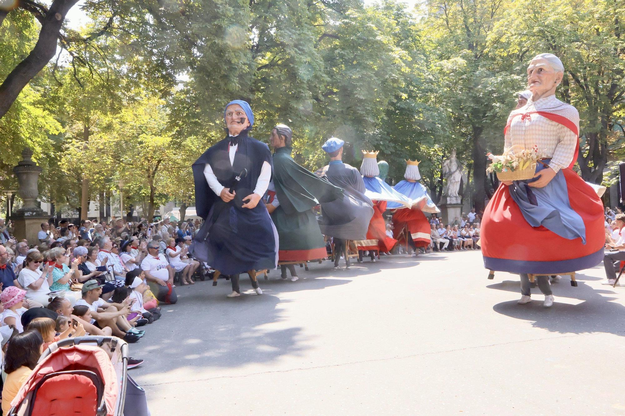 En imágenes: Los txikis se adueñan de su día en las fiestas de La Blanca