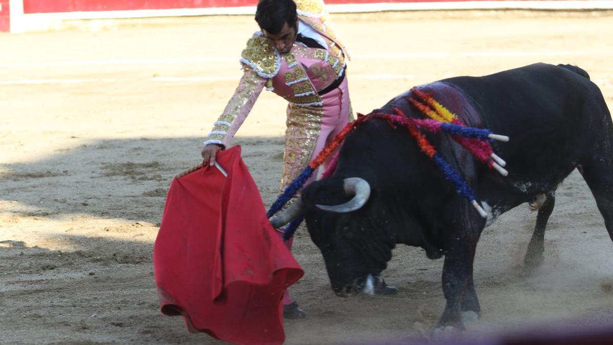Francisco Expósito cortó una oreja del tercero, ‘Medallito’.