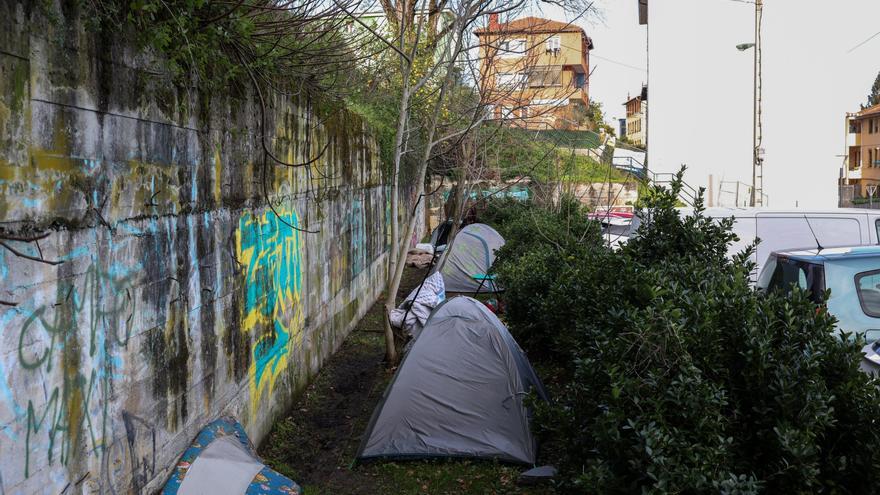 Preocupación vecinal por un asentamiento ilegal oculto en un parking de Altamira, en Bilbao